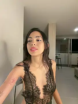 ZaraLuuv's Live XXX Chat
