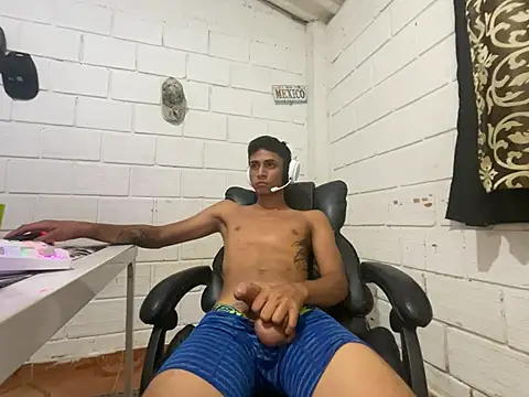 Max_TheHorseDickn Webbikameraesitys