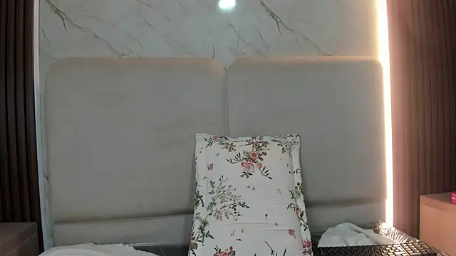 Chat +18 de Sweet_HL ao vivo