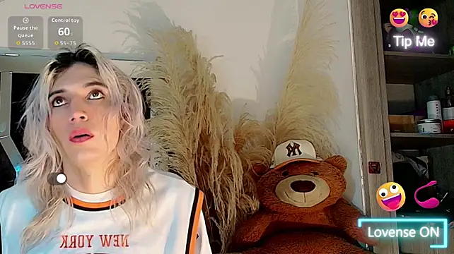 honey_skin: διαδικτυακό σόου στην κάμερα