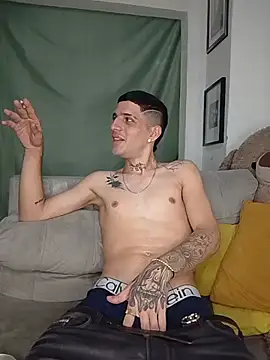 MaxHornyLatinn Live XXX chat