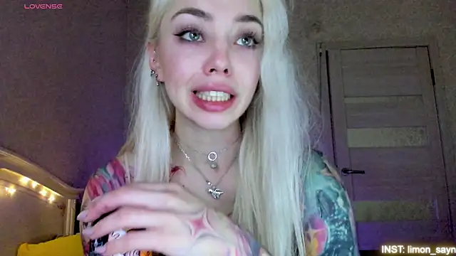 Živý XXX chat LillyMoure_