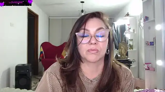 Chat +18 de Myrnasexxx ao vivo