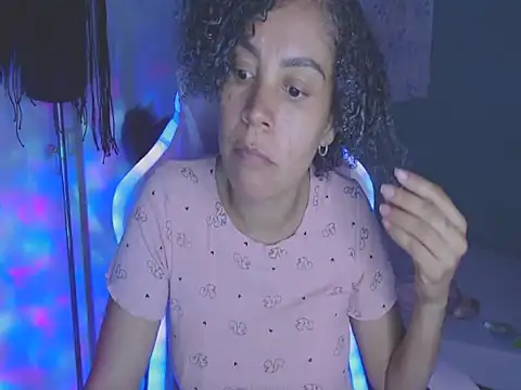 shayna_cute Adlı Modelin Canlı XXX Sohbeti