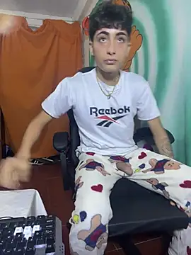 MichaelMiller20261 Adlı Modelin Canlı XXX Sohbeti