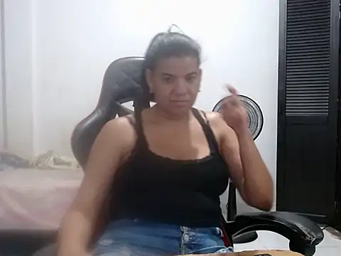 Chatroom XXX en direct de Adriana_0312