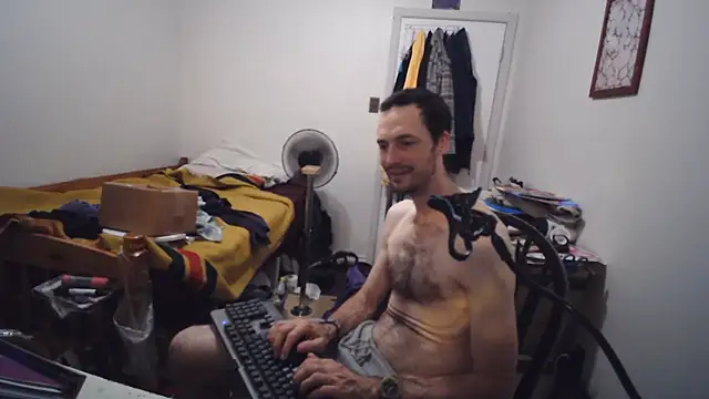 JohnnyMoves Show in webcam