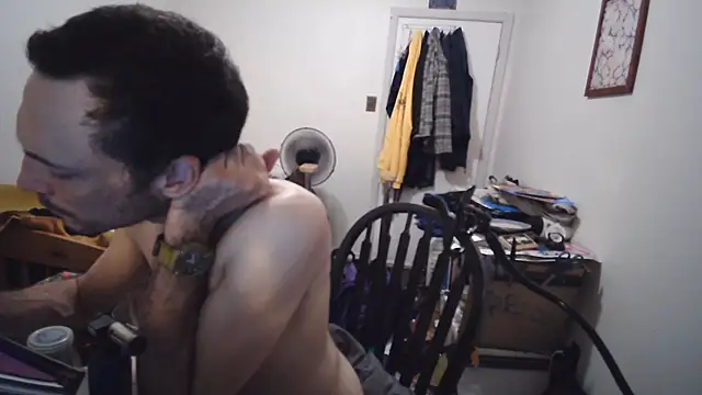 JohnnyMoves XXX чат на живо