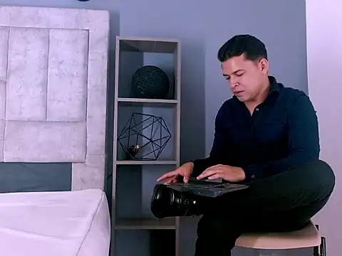 Hey_Noaahn Webbikameraesitys