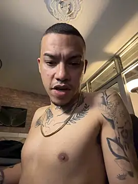צ'אט XXX בשידור חי של AlphaMasterXxx