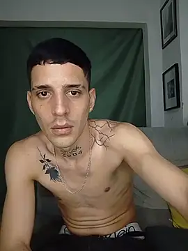 צ'אט XXX בשידור חי של MaxHornyLatin