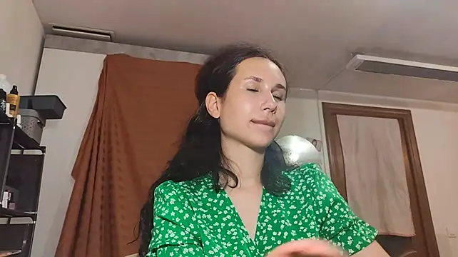 HazyLoom Adlı Modelin Canlı XXX Sohbeti