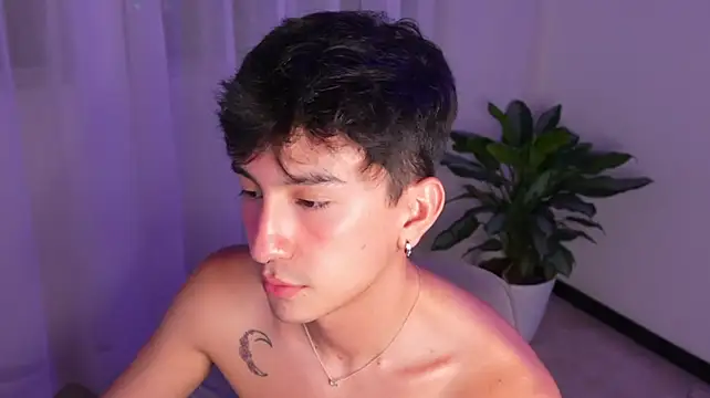 sweettaaron01 Pertunjukan Webcam