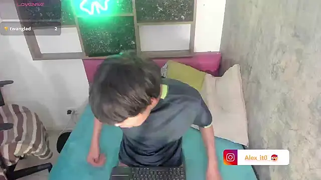 Alex_it0_ élő XXX-chatje