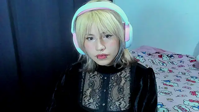 Akane-Mou Adlı Modelin Canlı XXX Sohbeti