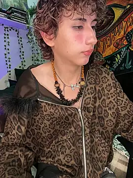 Chat XXX en directo de noynxz