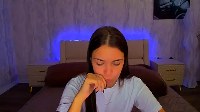 AlexaBarkley Adlı Modelin Canlı XXX Sohbeti