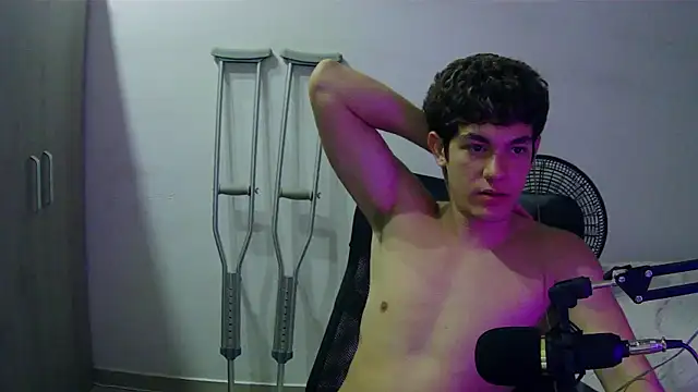 Show modela adlovin na web-kameri