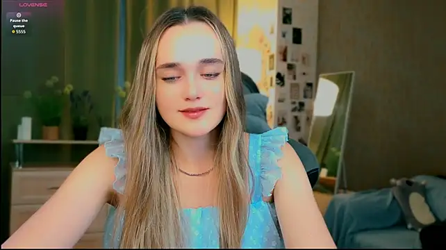 earthfantasyy's Live XXX Chat