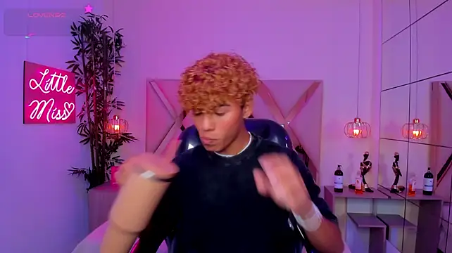 Chatroom XXX en direct de Anyelo_Twink