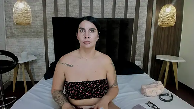 Živý XXX chat Hannah_Cross
