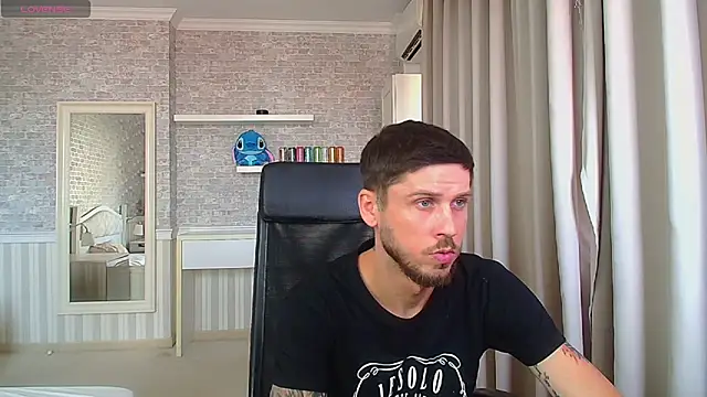 Chat XXX en directo de JonahShaw