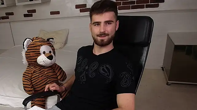 KyloEast Webcam show