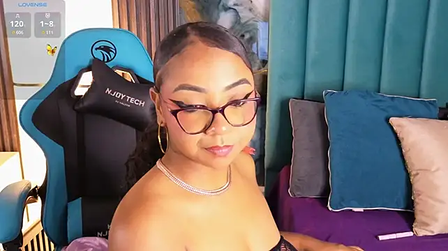 NinaCarter Adlı Modelin Canlı XXX Sohbeti