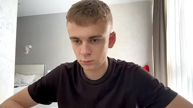 Show modela SoloFury na web-kameri