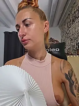 kylie_blck Adlı Modelin Web Kamerası Şovu