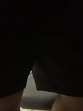 bigdickguy21cm élő XXX-chatje