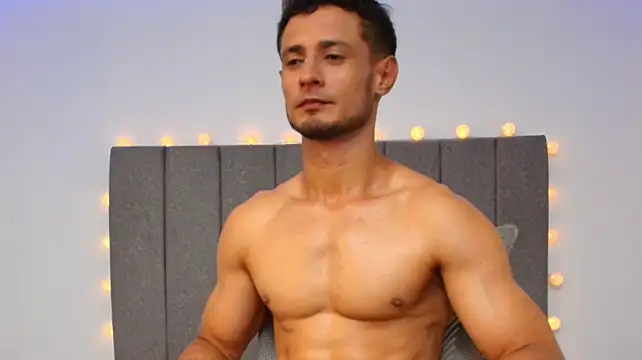 Adonys_Lewis_: απευθείας συνομιλία ΧΧΧ