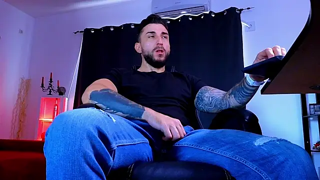 MightyAaron66 élő XXX-chatje