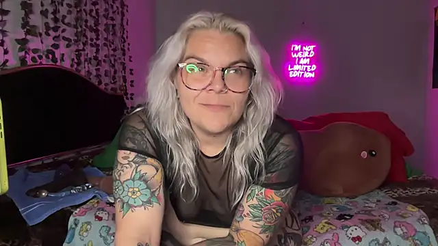 CherryBombBomb Chat XXX live