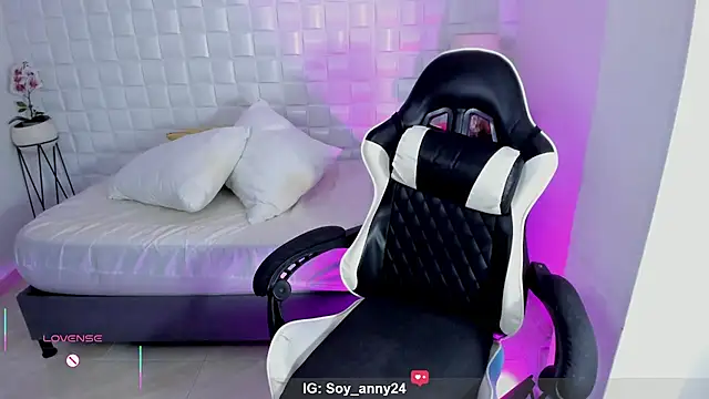 anny_rouse24's Live XXX Chat