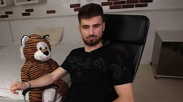 KyloEast Webcam show