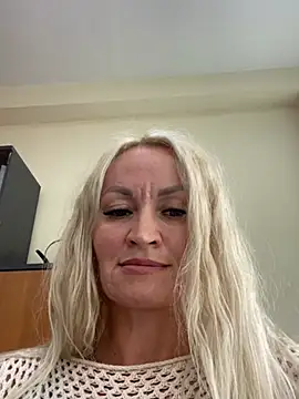 kira_saning's Live XXX Chat