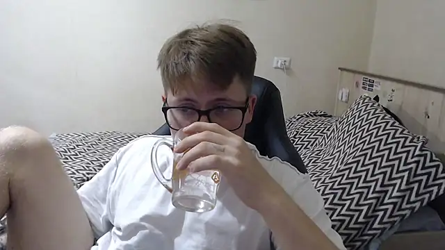 Maxxxgayboy webcam show