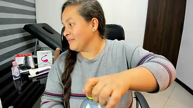 Chat +18 de SaraThonson_ ao vivo