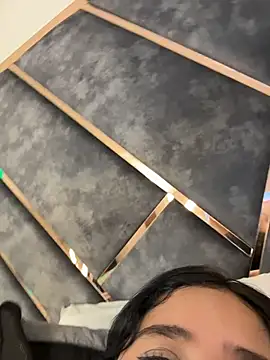 FoxySkye live XXX chat