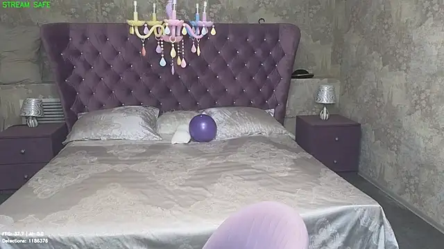 Mia_Store élő XXX-chatje