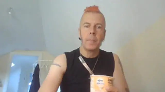 SHARPSkinhead Chat XXX in diretta