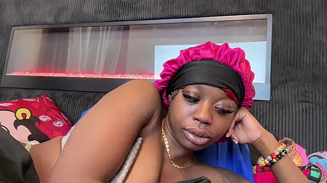 sevynsexysinss: διαδικτυακό σόου στην κάμερα