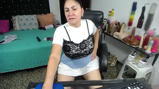 mature_bigboobs10's Live XXX Chat