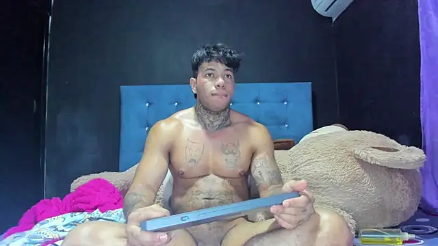 daamonxxx19_'s Live XXX Chat