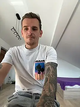 Huge_cock22cm's Webcam Show