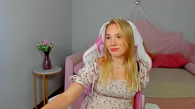 Živý XXX chat ElaraVoltage