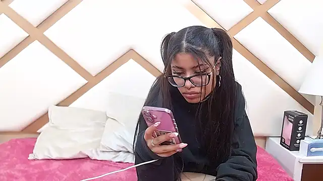 Chat +18 de Issaa_Tyler ao vivo