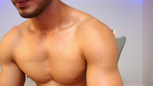 XXX chat uživo modela Adonys_Lewis_