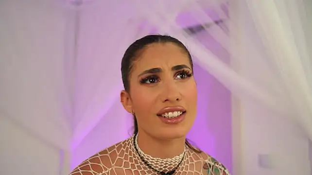 OhhAisha Live XXX-Chat